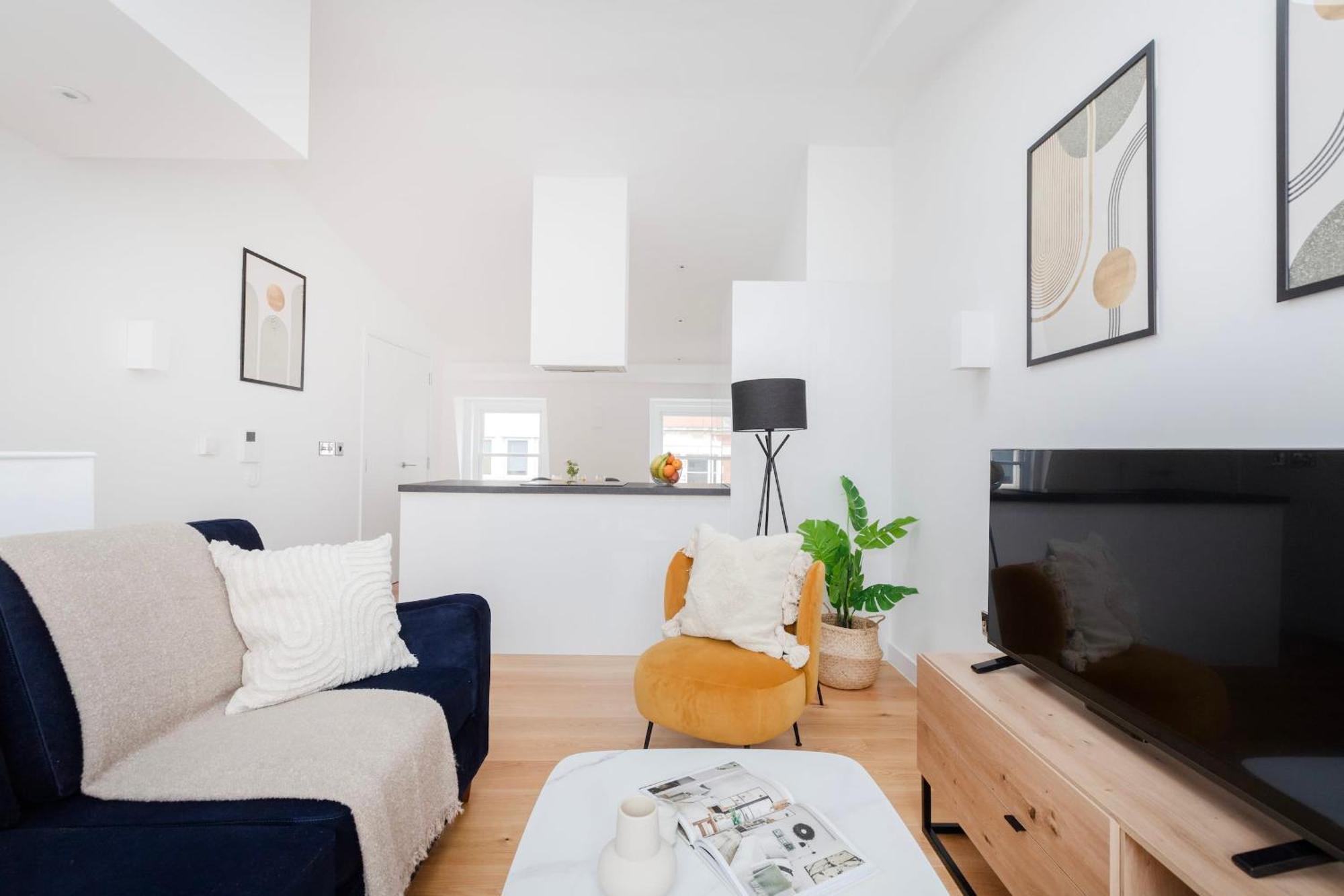 Fitzrovia & Soho - 2Br With Balcony - Cityapartmentstay London Exterior photo