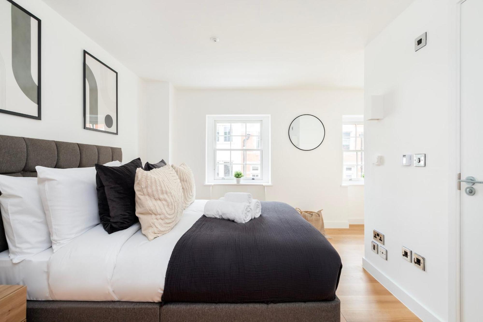 Fitzrovia & Soho - 2Br With Balcony - Cityapartmentstay London Exterior photo
