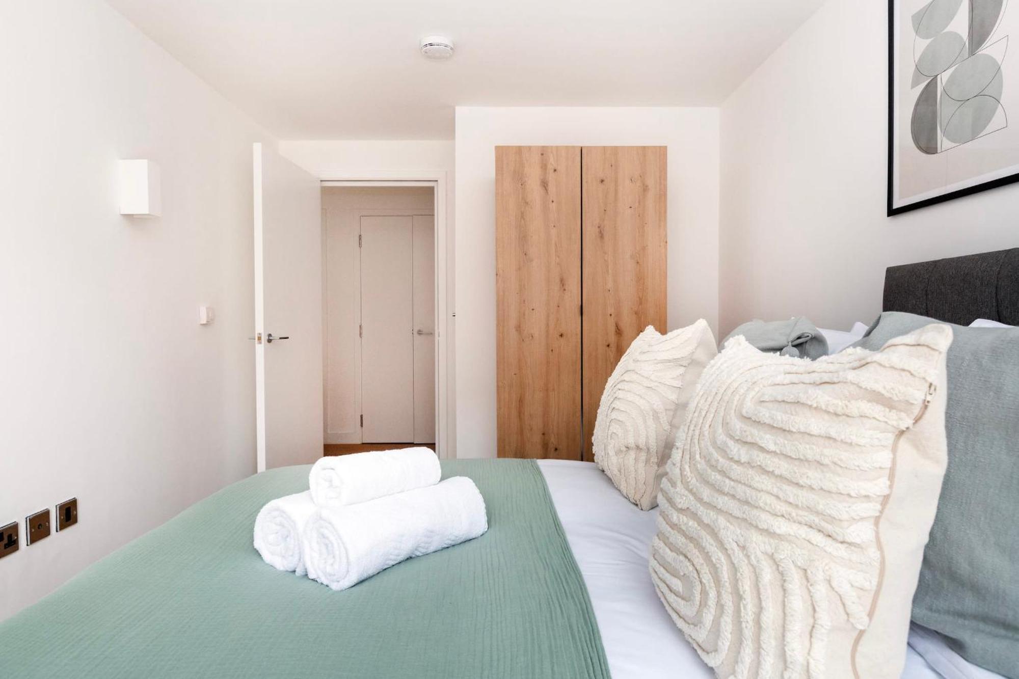 Fitzrovia & Soho - 2Br With Balcony - Cityapartmentstay London Exterior photo